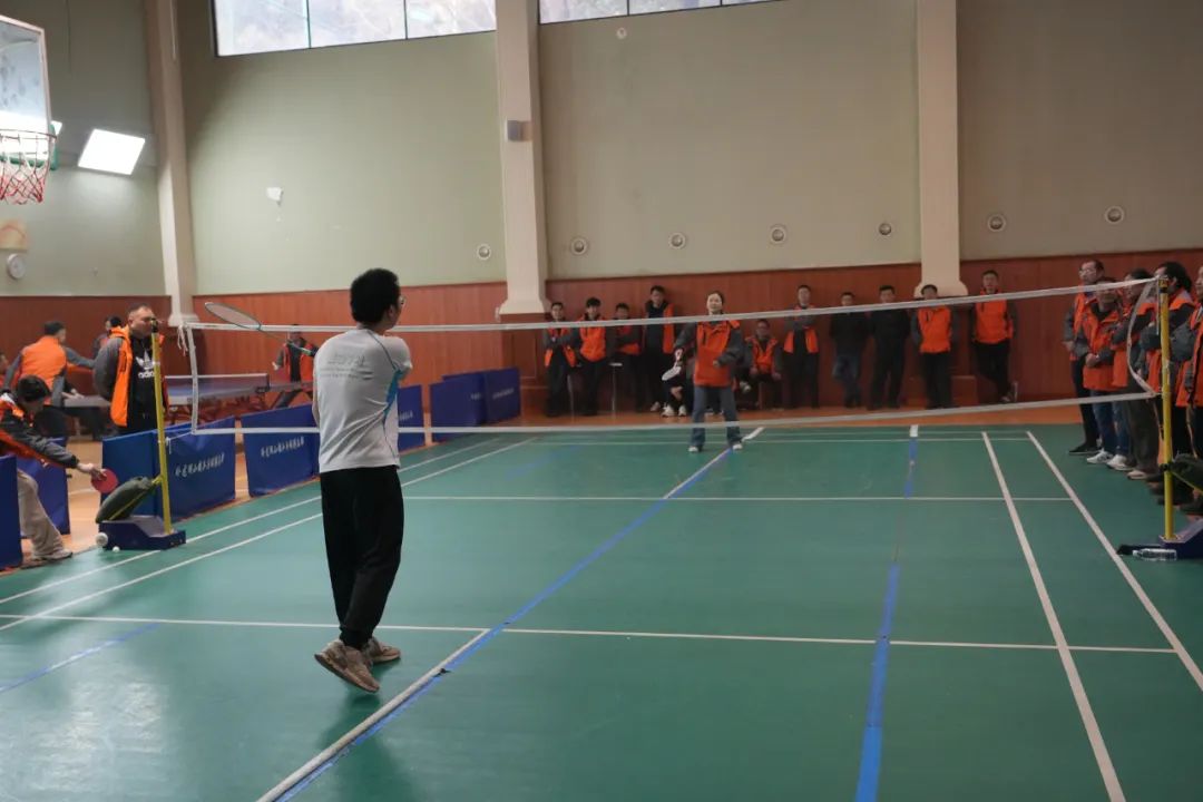 使得戈洛溫